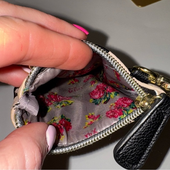 Betsey Johnson Cheetah Print Phone wristlet - Picture 4 of 5